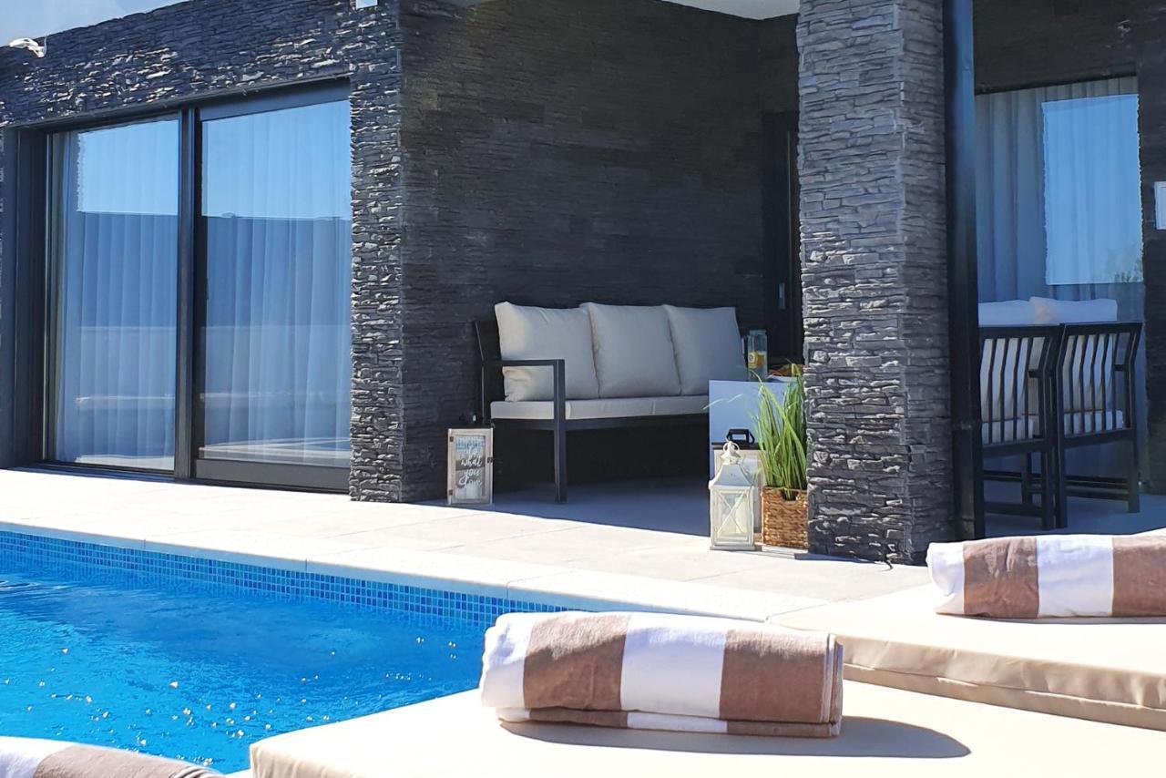 Villa Black Pearl ชิเบนิก ภายนอก รูปภาพ