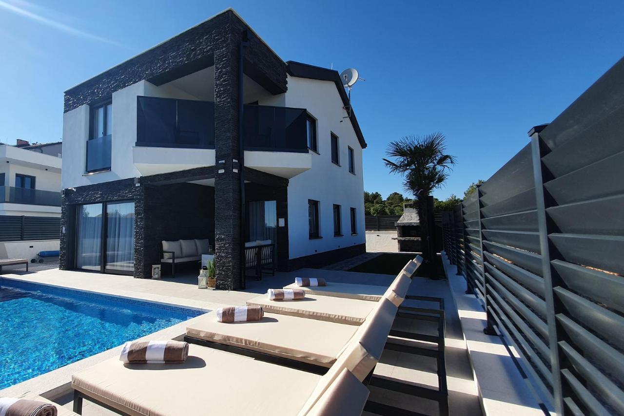 Villa Black Pearl ชิเบนิก ภายนอก รูปภาพ